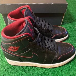 NIKE AIR JORDAN 1 Retro Mid Black/Red/White 554724-028 Pre-owned Men's Size 8
